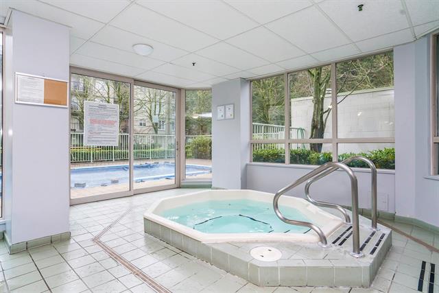 Hot Tub at The Stanley 10082 148 Street