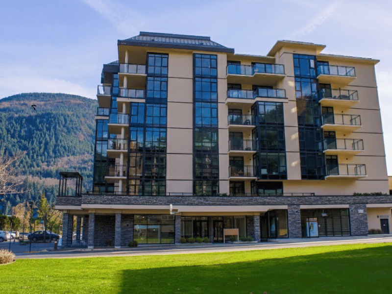 Aqua Shores condo building in Harrison Hot Springs. North facing view.