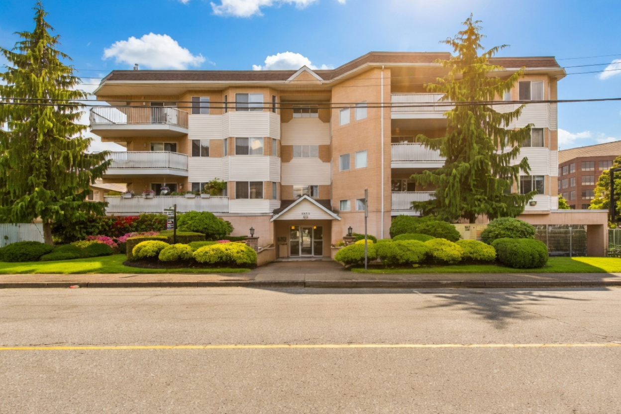 image shows exterior of the building at Carrington Court 8985 Mary Street in Chilliwack